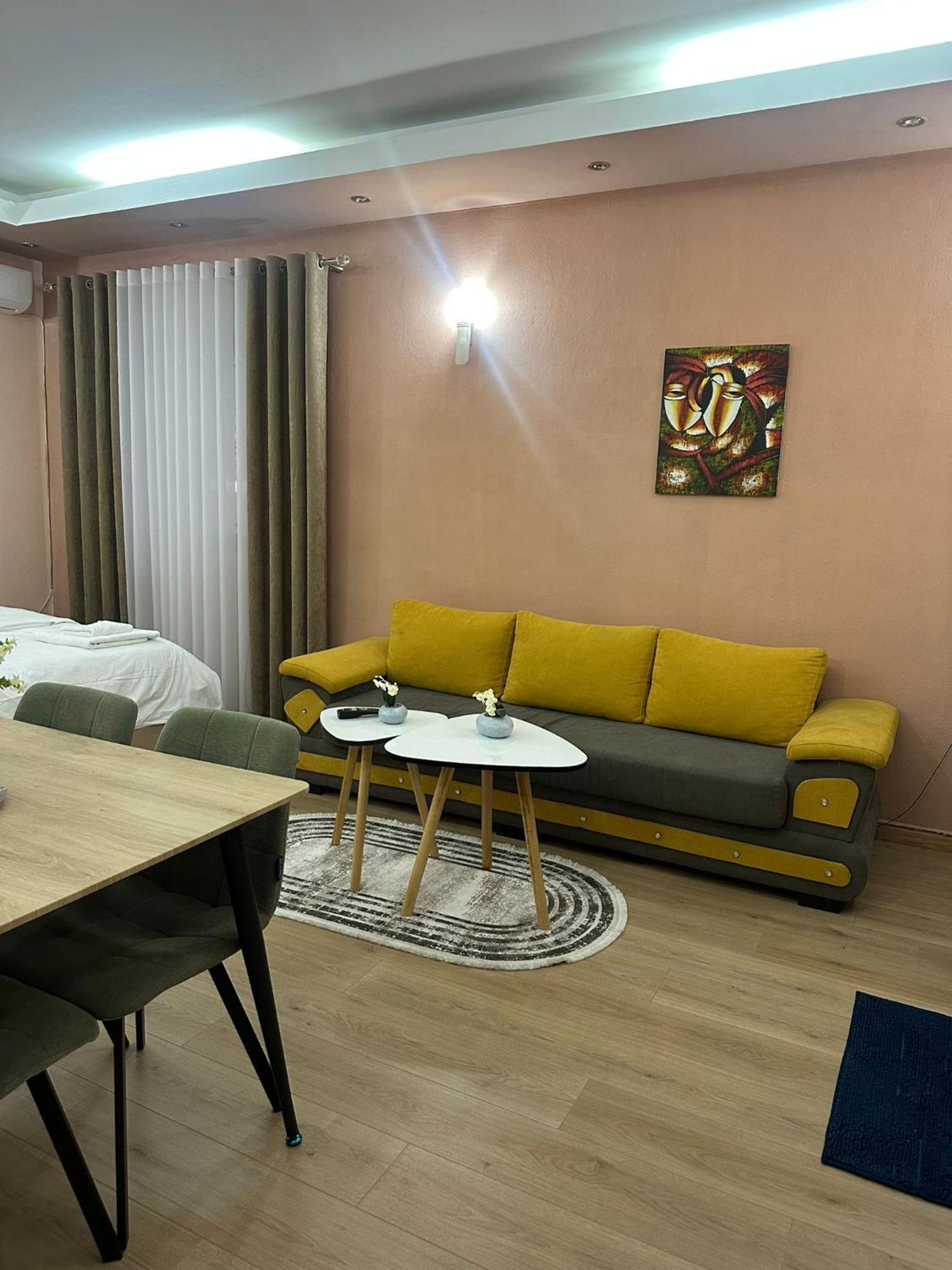 Adora Apartment Tiranë Eksteriør bilde